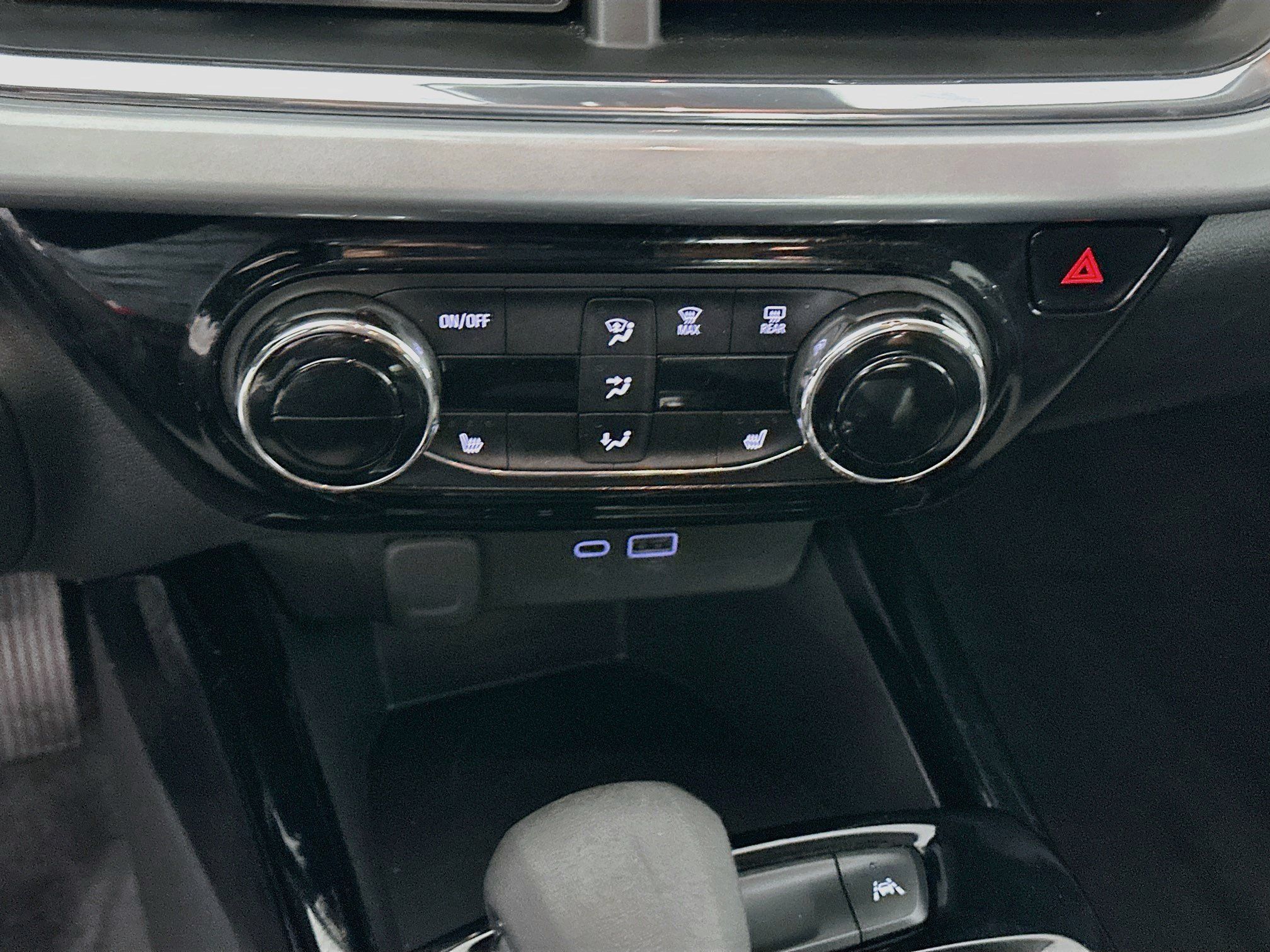Used 2025 Chevrolet Trax LT w/ LT Convenience Package FWD image 22