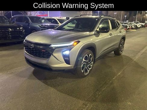 Used 2024 Chevrolet Trax RS w/ Driver Confidence Package image 2