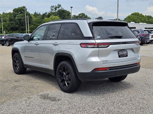 Used 2024 Jeep Grand Cherokee Altitude RWD image 25