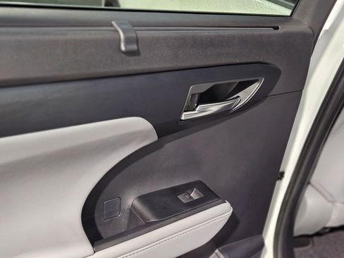 Used 2021 Toyota Highlander XLE image 35