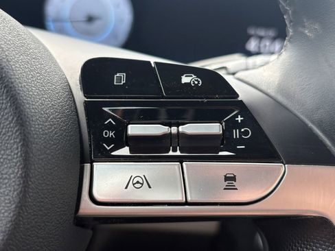 Used 2025 Hyundai Elantra Limited FWD image 19