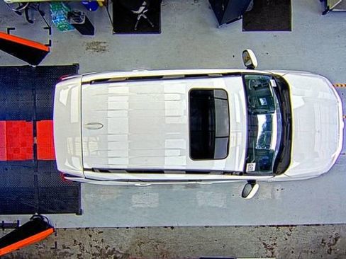 Used 2021 Toyota RAV4 XLE w/ Convenience Package image 9