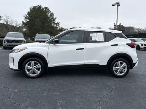 Used 2021 Nissan Kicks S image 4