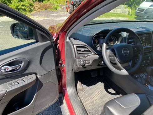 Used 2019 Jeep Cherokee Trailhawk image 10