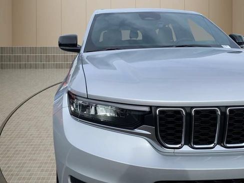 Used 2025 Jeep Grand Cherokee L Laredo AWD/4WD image 11
