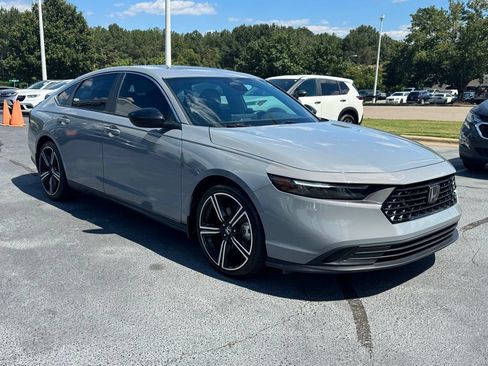 Used 2025 Honda Accord Sport image 9