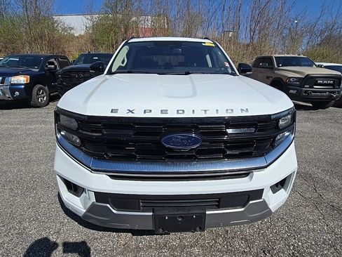 Used 2025 Ford Expedition Platinum image 12