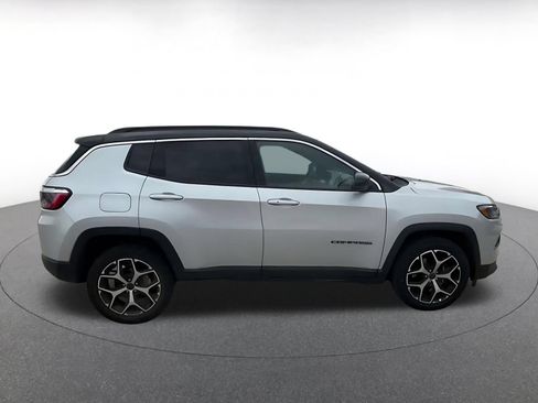 Used 2025 Jeep Compass Limited AWD/4WD image 15