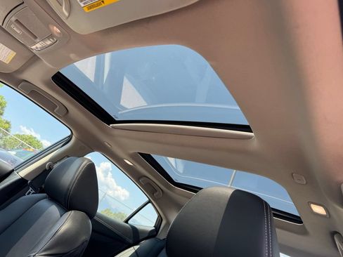 Used 2017 Nissan Maxima Platinum w/ Interior Lighting Package FWD image 9