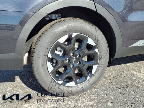 Certified 2025 Kia Sorento S image 20