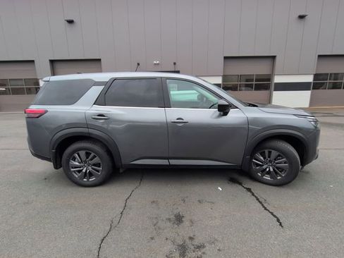 Used 2024 Nissan Pathfinder S image 5