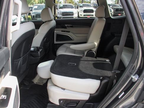 Used 2023 Kia Telluride SX image 39