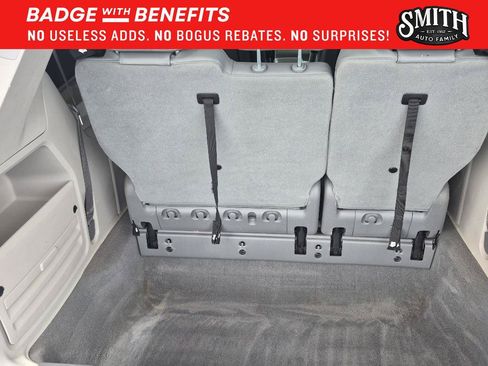 Used 2013 Volkswagen Routan SE FWD image 16