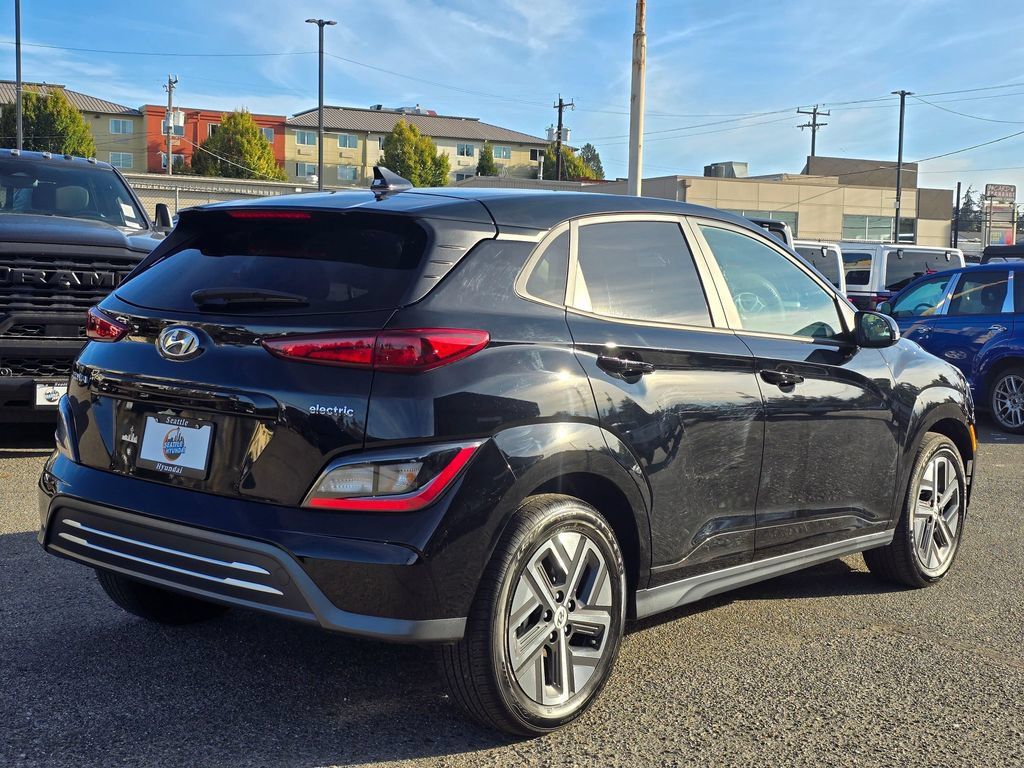 Used 2023 Hyundai Kona SE FWD image 4