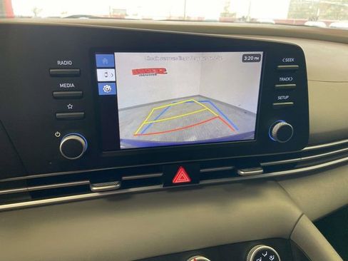 Used 2025 Hyundai Elantra SE image 25