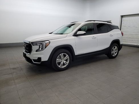 Used 2024 GMC Terrain SLE w/ Driver Convenience Package AWD/4WD image 2