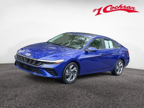 Used 2025 Hyundai Elantra SEL FWD image 11