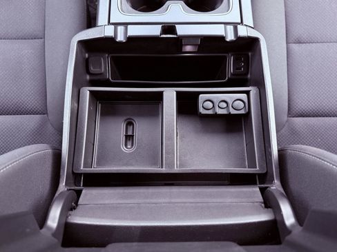 Used 2018 Chevrolet Silverado 1500 LT w/ All Star Edition image 40