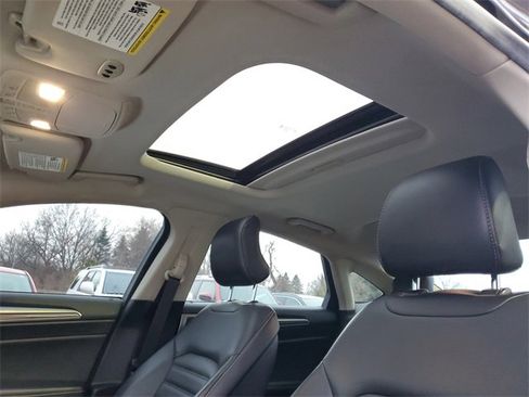 Used 2018 Ford Fusion SE w/ Fusion SE Technology Package image 14