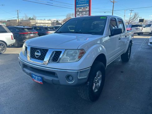 Used 2010 Nissan Frontier SE image 2