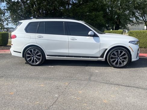 Used 2021 BMW X7 xDrive40i w/ M Sport Package AWD/4WD image 2