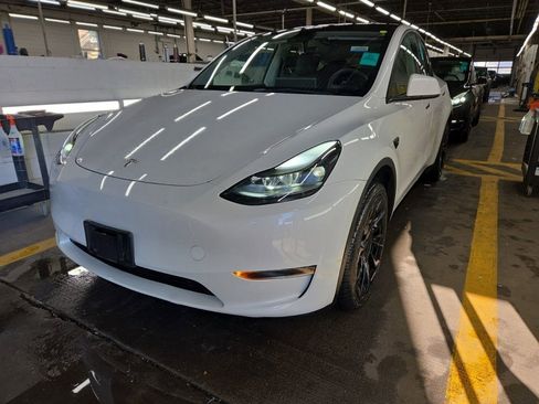 Used 2023 Tesla Model Y Long Range image 2