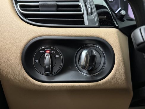 Certified 2025 Porsche Macan image 50