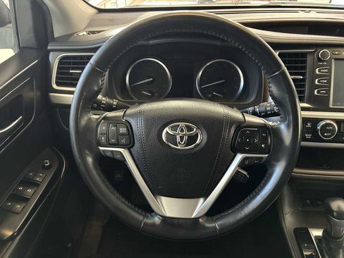 Used 2019 Toyota Highlander XLE image 11