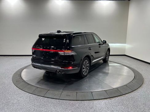 Certified 2025 Lincoln Aviator AWD image 6