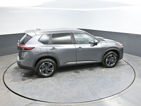 Used 2024 Nissan Rogue SV FWD image 29