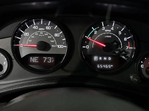 Used 2017 Jeep Wrangler Unlimited Sahara AWD/4WD image 16