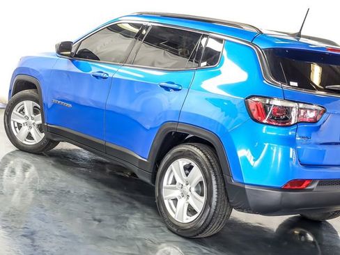 Used 2022 Jeep Compass Latitude image 11