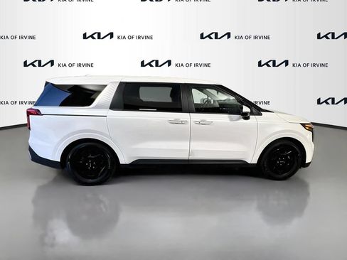 Certified 2025 Kia Carnival FWD image 10