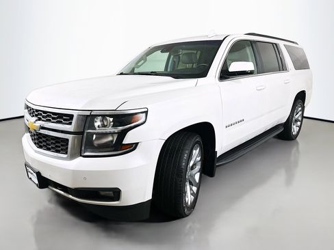 Used 2019 Chevrolet Suburban LT image 3
