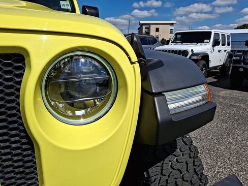 Used 2023 Jeep Wrangler Unlimited Sport AWD/4WD image 9