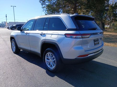 New 2025 Jeep Grand Cherokee Laredo X image 10