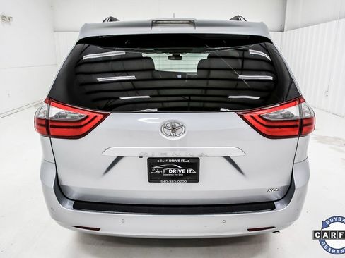 Used 2020 Toyota Sienna XLE image 5