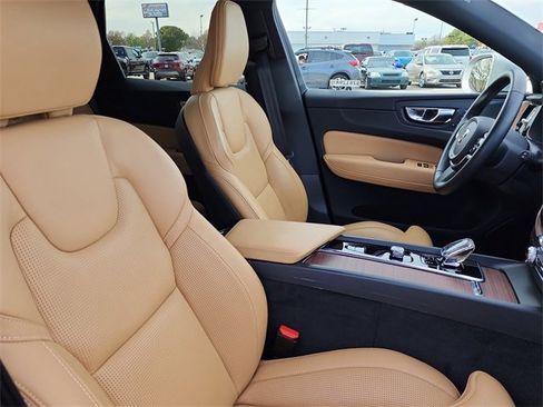 Used 2023 Volvo XC60 B5 Ultimate image 19