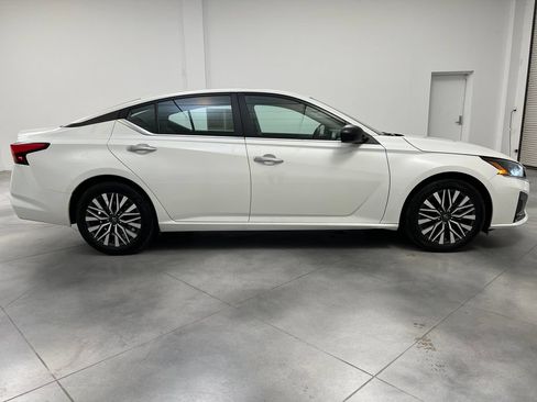 Used 2025 Nissan Altima 2.5 SV FWD image 10