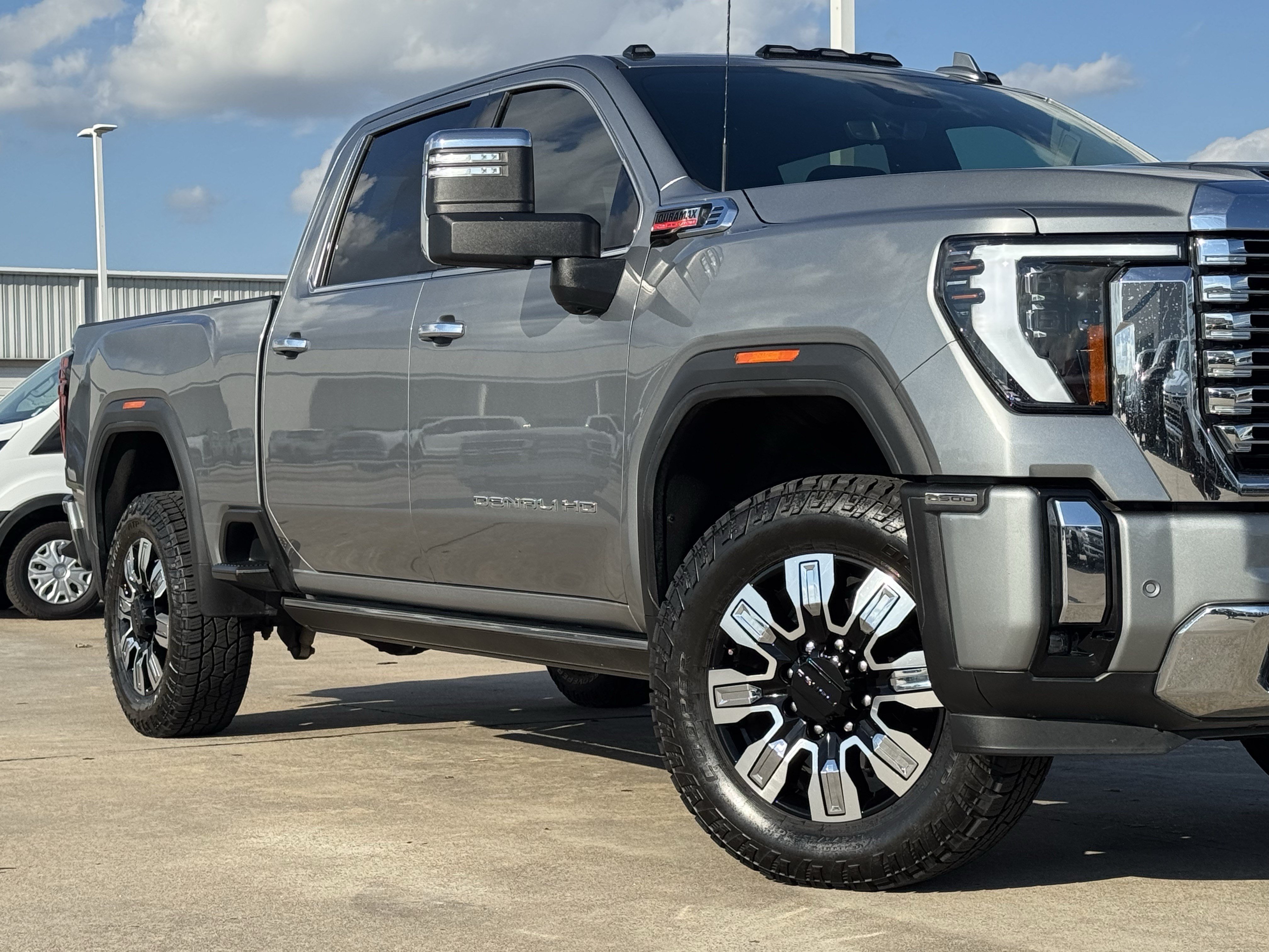 Used 2025 GMC Sierra 2500 Denali w/ Denali Reserve Package AWD/4WD image 3