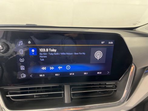Certified 2025 Chevrolet Trax LT FWD image 27