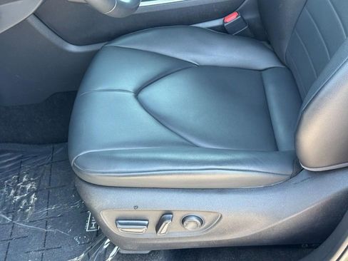 Used 2024 Toyota Highlander XLE image 13