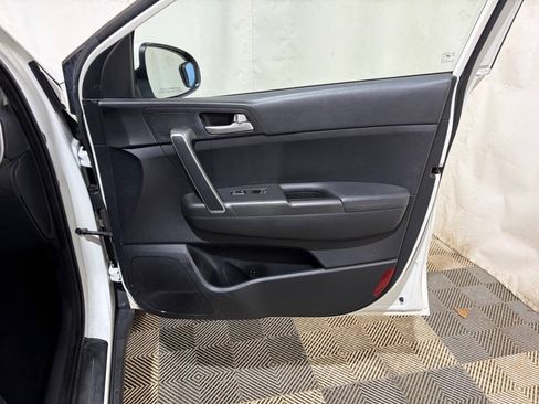 Used 2019 Kia Sportage LX AWD/4WD image 12