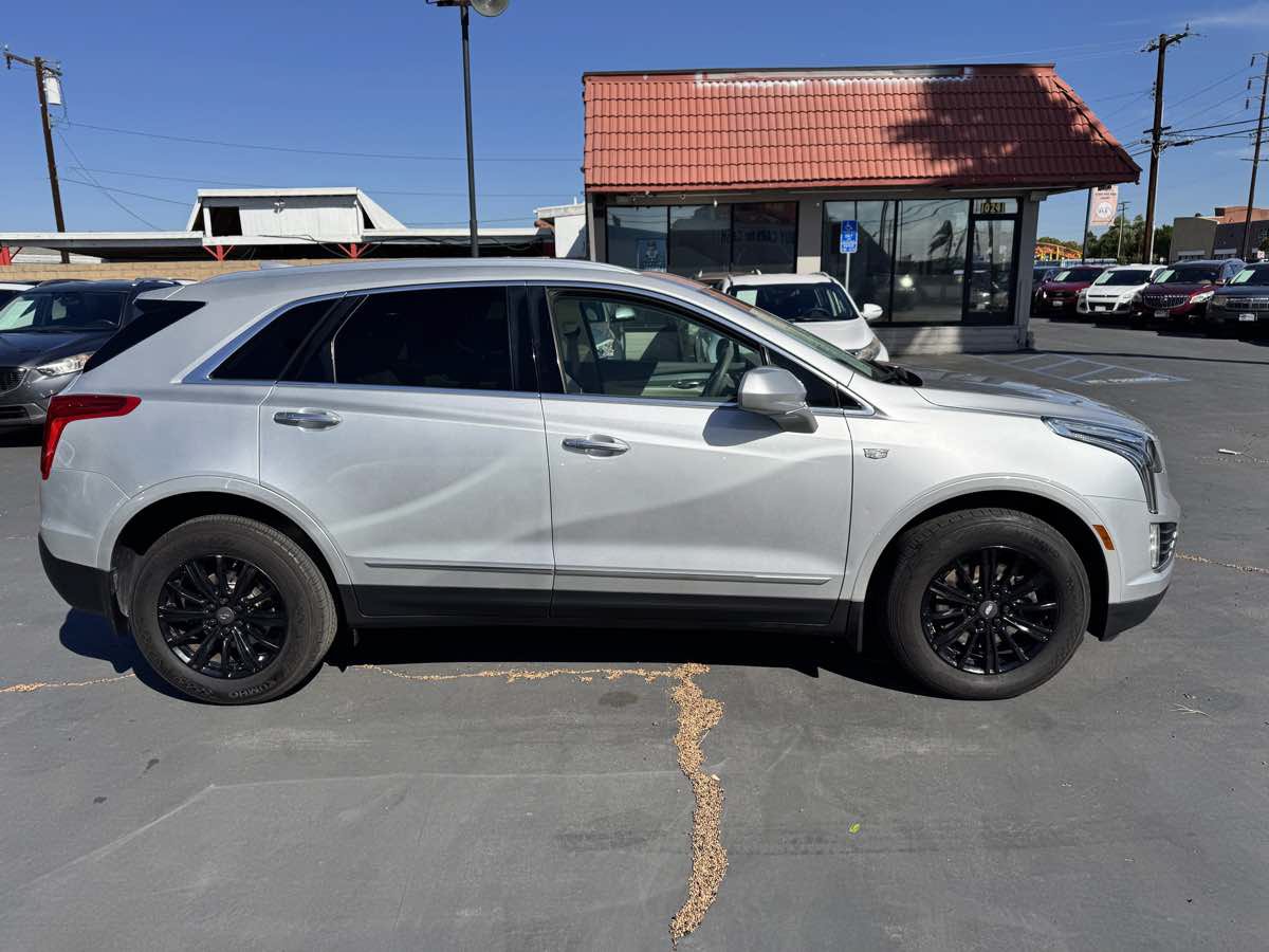Used 2017 Cadillac XT5 Luxury w/ Driver Awareness Package FWD image 7