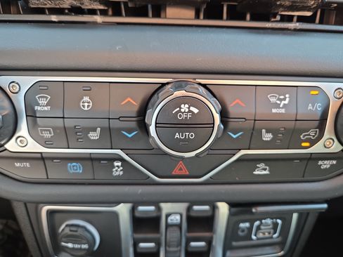 Certified 2024 Jeep Wrangler Unlimited Sahara AWD/4WD image 17
