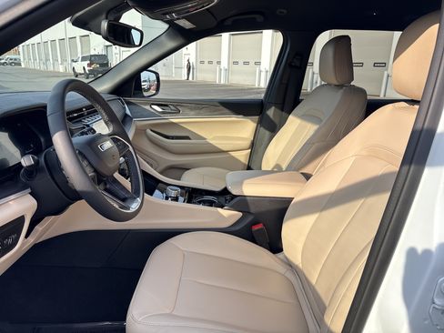 Used 2023 Jeep Grand Cherokee L Limited AWD/4WD image 18