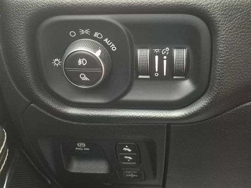 Used 2023 RAM 1500 Laramie AWD/4WD image 16