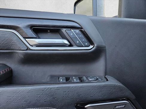 Used 2025 GMC Sierra 2500 AT4X image 8