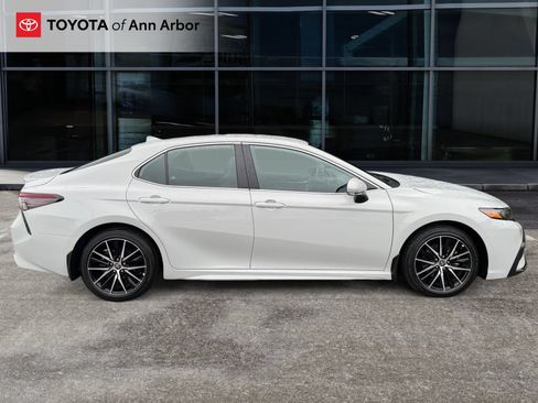 Used 2024 Toyota Camry SE w/ Convenience Package FWD image 11