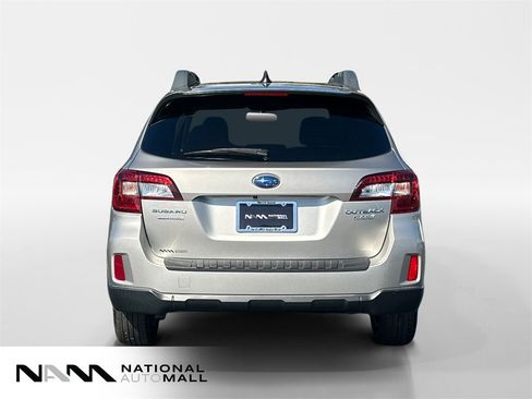 Used 2017 Subaru Outback 2.5i Limited image 4